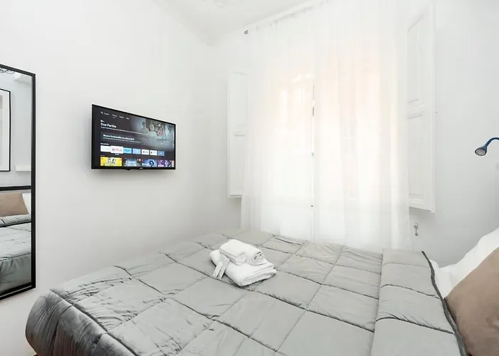 Oda ve Kahvaltı White Colosseo 4*