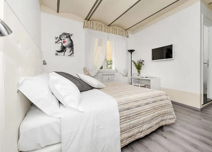 White Colosseo Bed and breakfast 4*